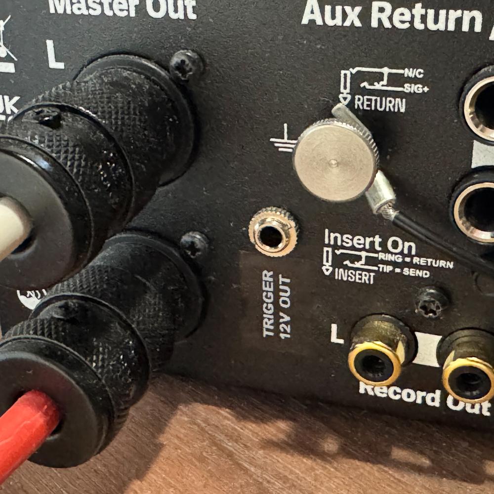 Mikserin takapaneeli